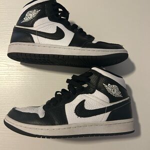 Air Jordan Women’s Black/White Sneakers